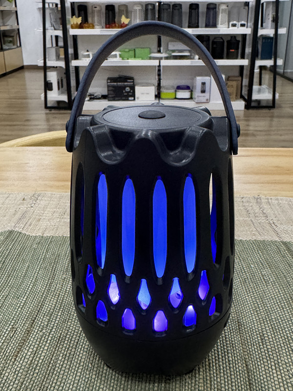 OEM/ODM ロゴ ブルートゥース スピーカー 炎 光 UV LED キャンプランプ 充電可能 蚊 蝶 蚊 捕捉 飛ぶ昆虫 粘り強い罠 2